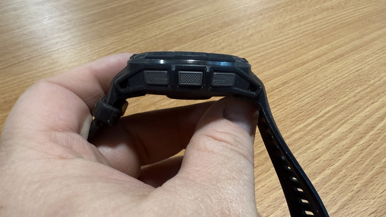 Garmin Instinct 3 AMOLED buttons