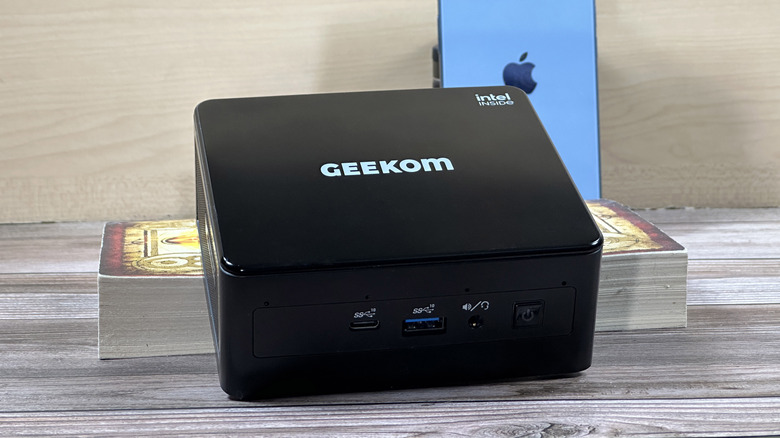 Geekom Mini IT8 Review: Portable And Versatile