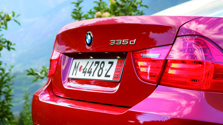 red E90 335d rear end closeup