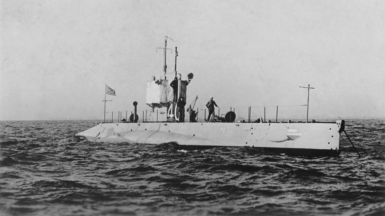 Officers and crew stand on deck around the conning tower of the United States Navy submarine USS L-3 (SS-42) whilst on patrol on 13 December 1913.