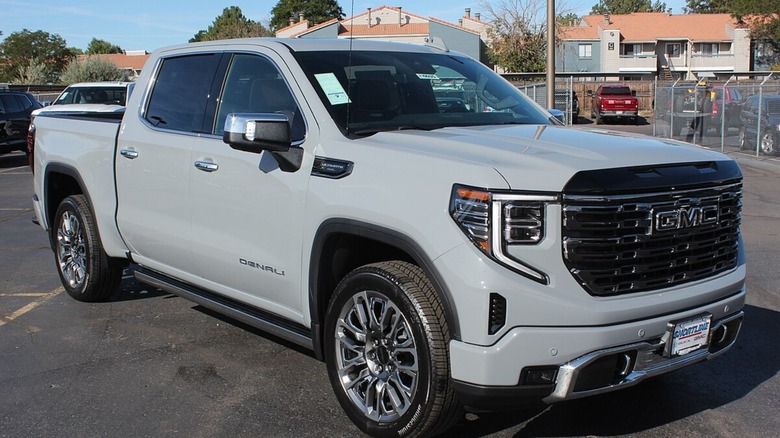 2025 GMC Sierra 1500 side view