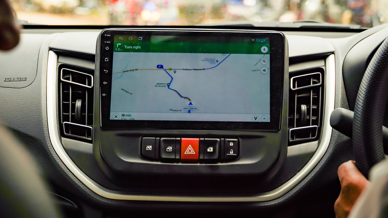 Android Auto Lets You Use Google Maps on Phone, Car Display