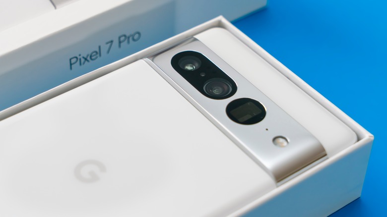 Pixel 7 Pro in white box