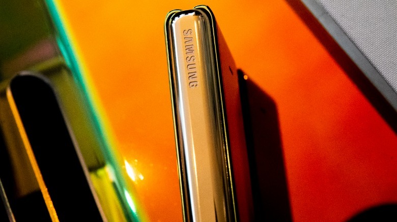 Samsung Galaxy Z fold hinge