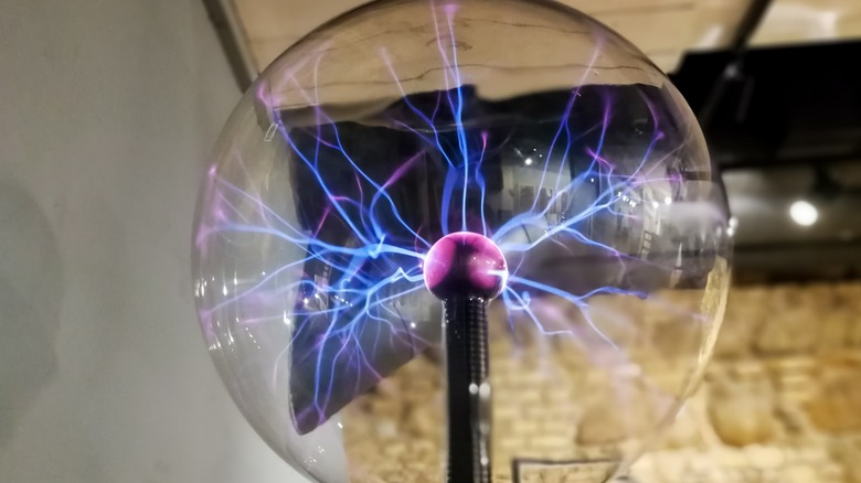 Electricity arcing inside a glass sphere