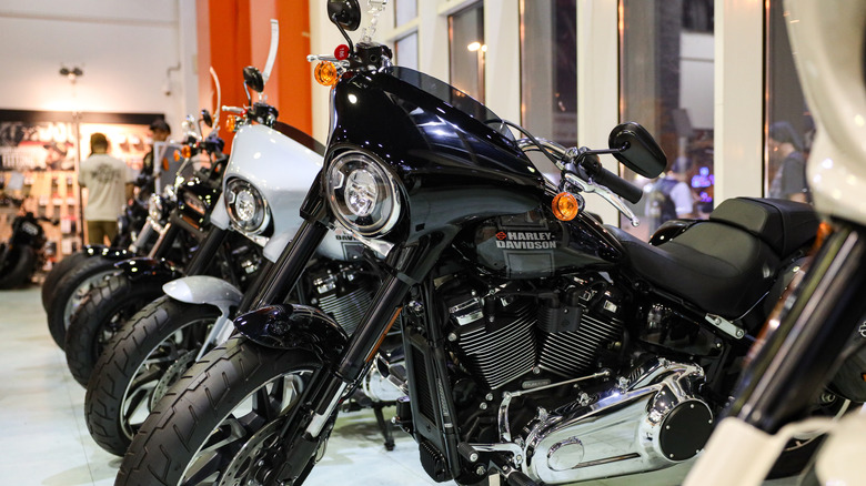 Black and white Harley-Davidson motorcycles parked in a well-lit showroom.