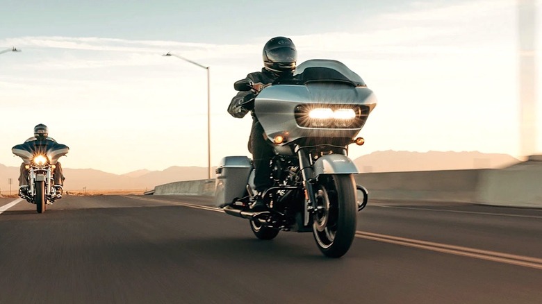 Harley-Davidson Road Glide Specials riding