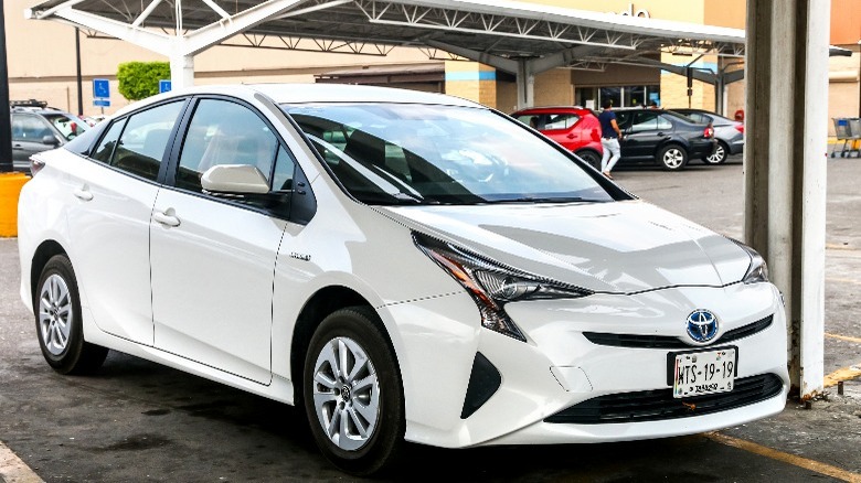 white toyota prius