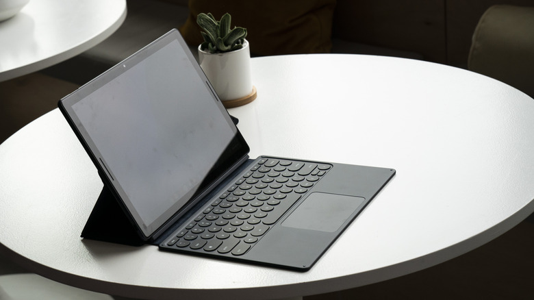 Google Pixel Slate with keyboard