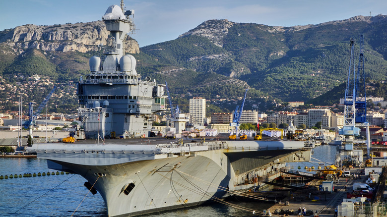 Charles de gualle aircraft carrier docked