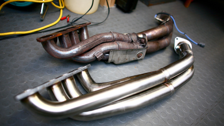 5.7 HEMI long-tube headers on shop floor