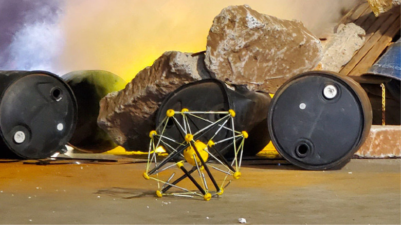 tensegrity robot with barrels