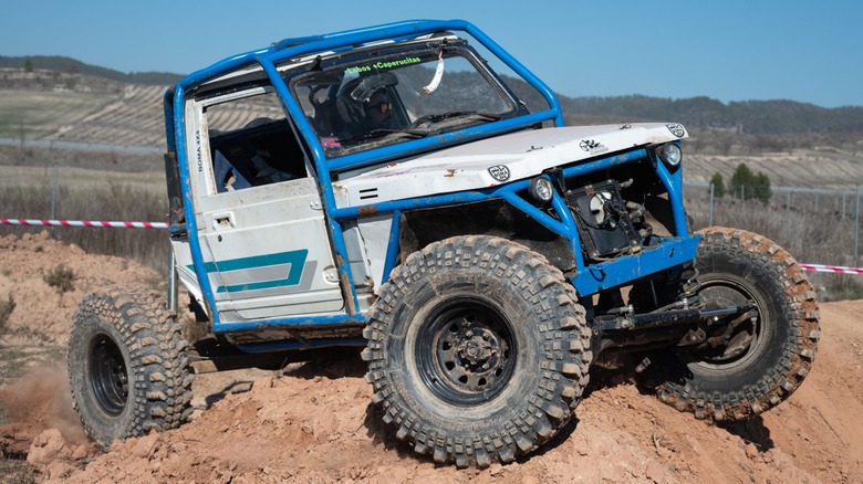 Suzuki Samurai rock crawler