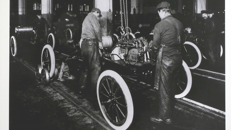 model t t-4 engine assembly line ford