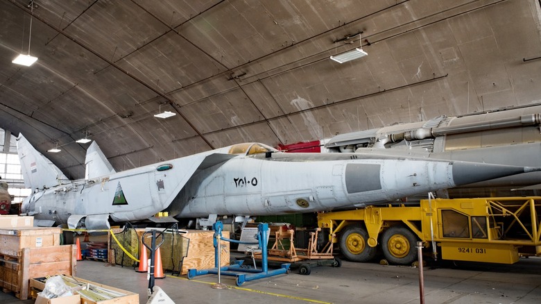 Iraqi MiG-25 taken apart hangar