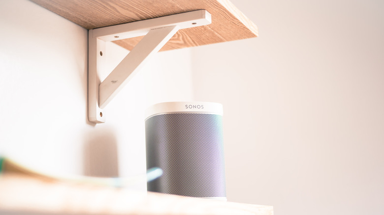 White Sonos Era speaker