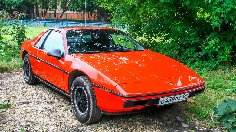 Pontiac Fiero passenger side view