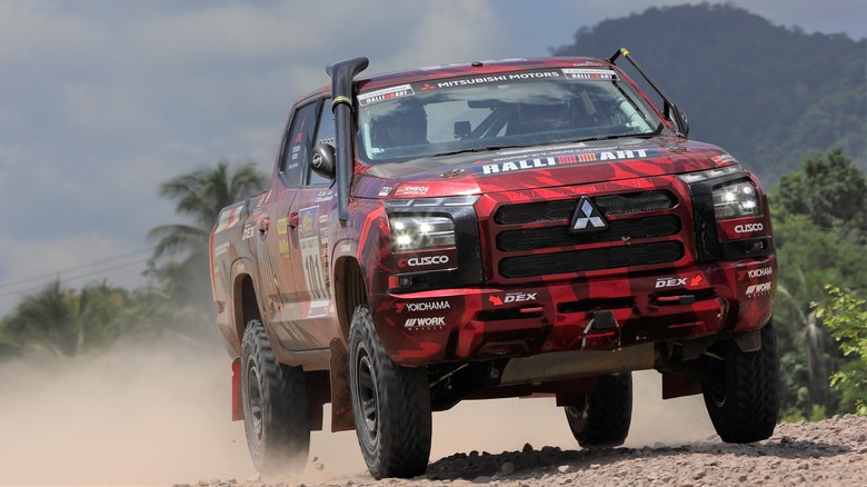 Mitsubishi Triton AXCR