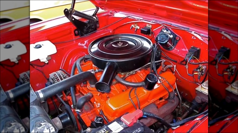 318 V8 small-block engine