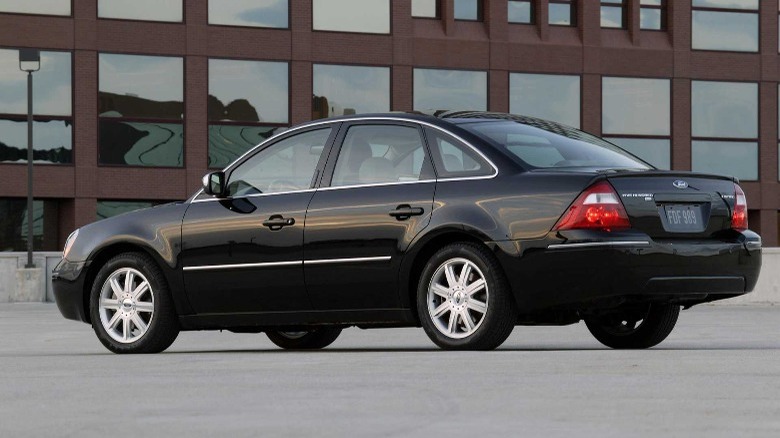 A black Ford Five Hundred 