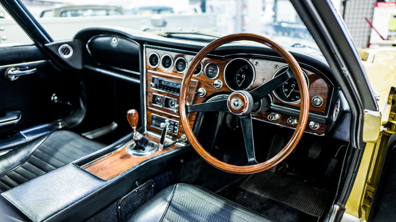 Toyota 2000GT interior