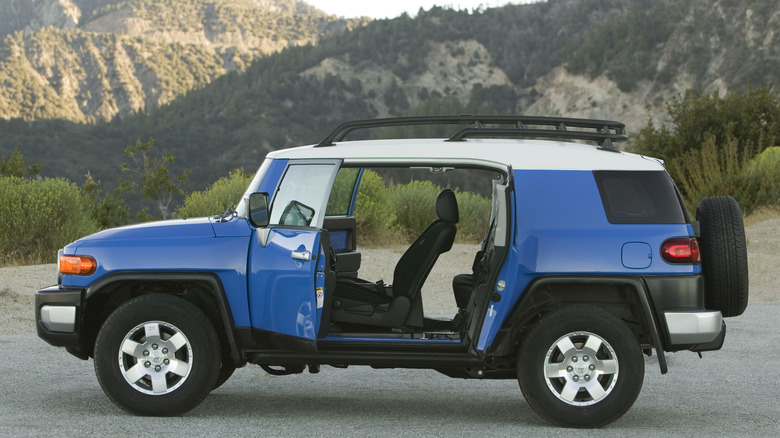 2007 FJ Cruiser doors ajar