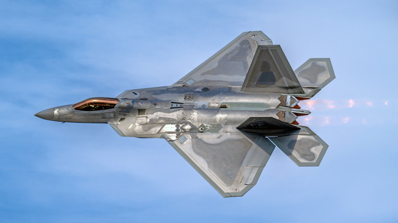 This is Why The United States Military Does not Use The F-22 Raptor – SlashGear