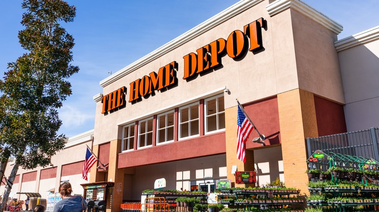 Exterior shot The Home Depot location