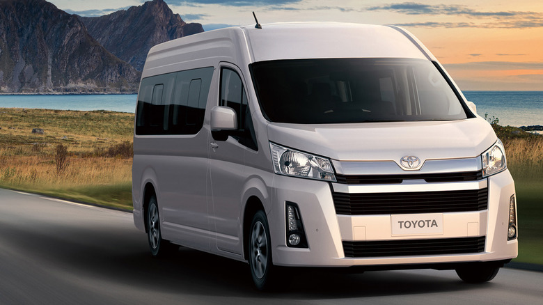 6th gen HiAce front end render