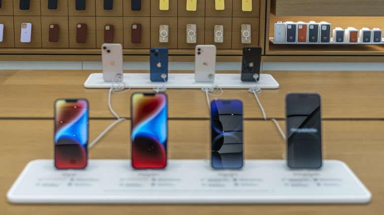 iPhone storefront display