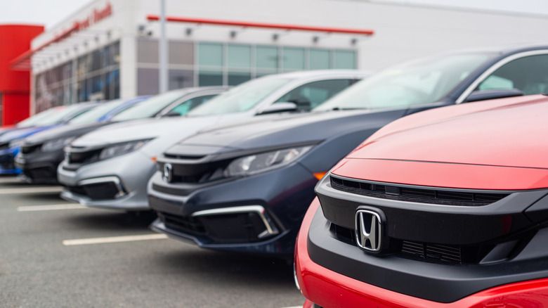 Front end of several 10th gen Honda Civics lined up in a parking lot