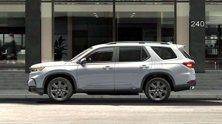 Honda Pilot parked by skyscraper