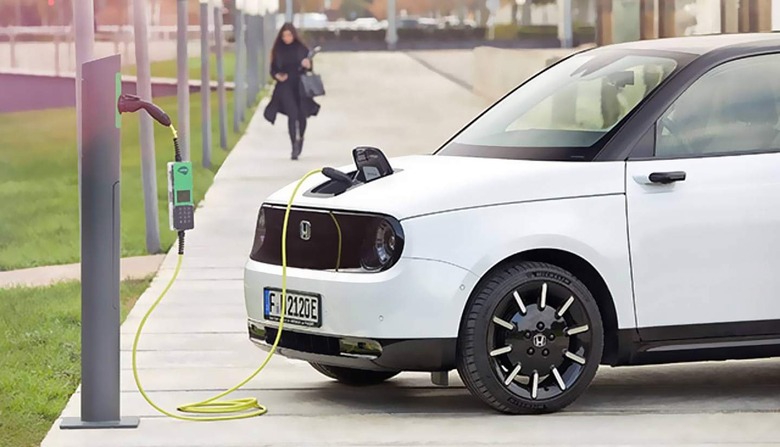 Honda e car charging