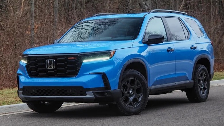 Blue Honda Pilot SportTrail front view