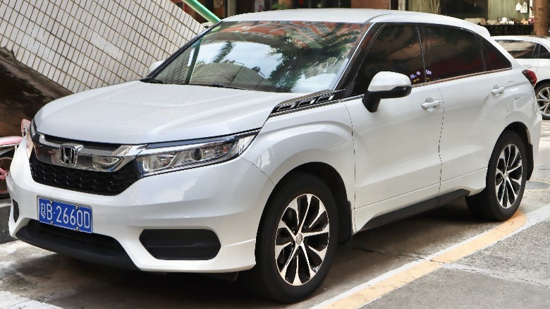 A white Honda Avancier