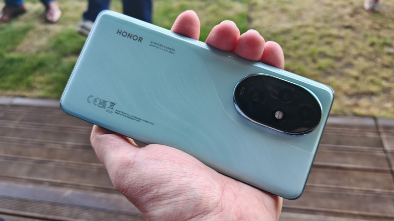 The rear panel of the Honor 200 Pro