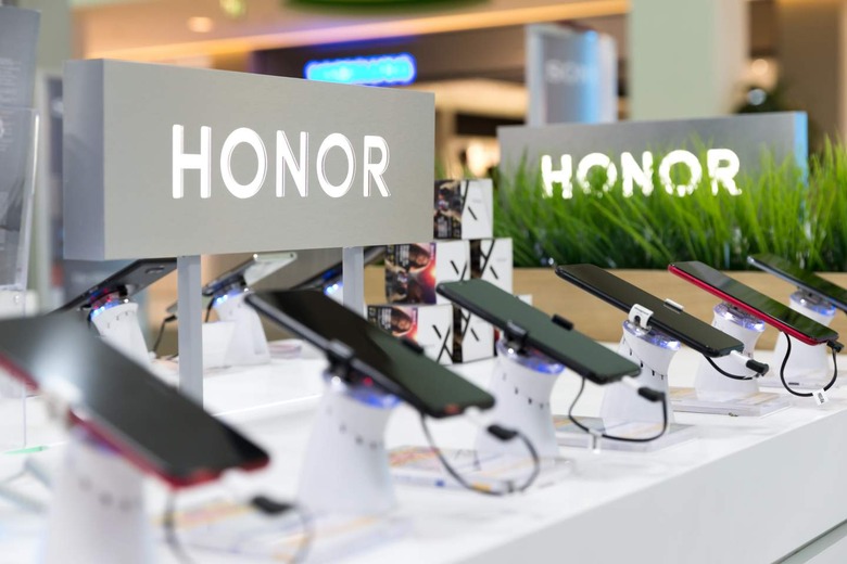 Honor phone display in store