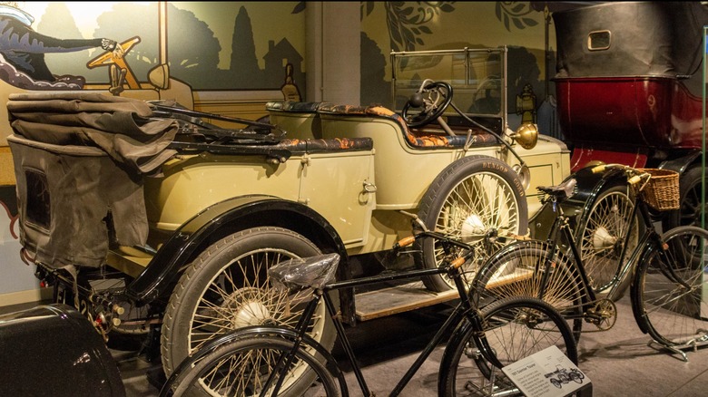 1911 Daimler A12 powered by a sliding sleeve valve engine on display 