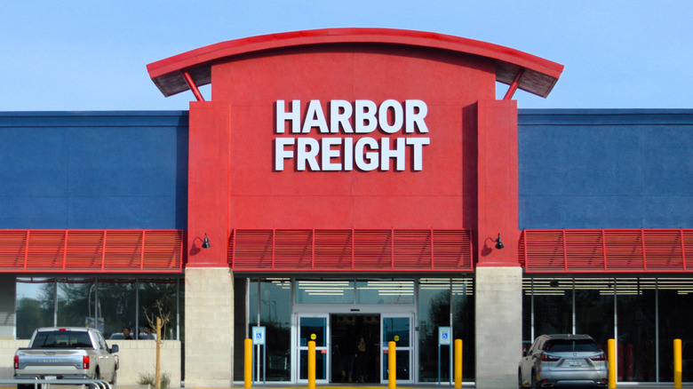 Front of Harbor Freight store