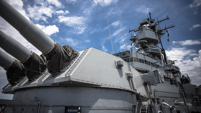 American naval ship cannons