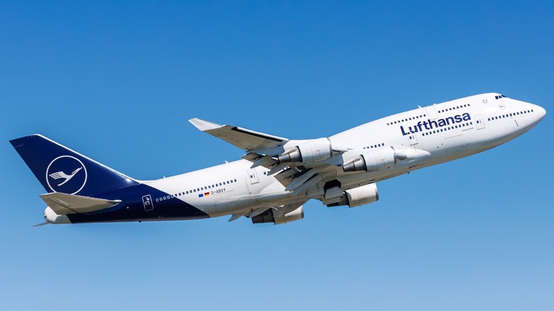 Lufthansa Boeing 747-200 takeoff