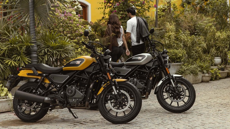 The Harley-Davidson X-440 in two of its available coolor options