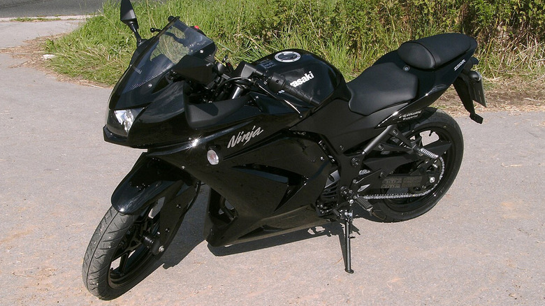 black kawasaki ninja 250r