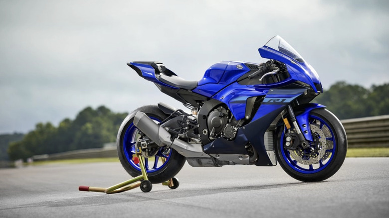 How Fast Is The Yamaha R1? A Look At Its Top Speed And Acceleration Times