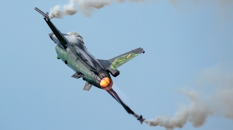 F-16 maneuvering