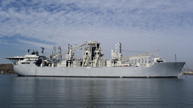 Hughes Glomar Explorer salvage ship