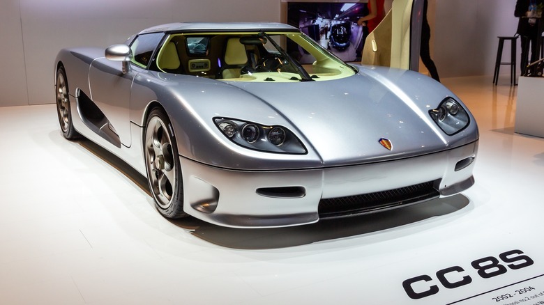 Front 3/4 view of silver Koenigsegg CC8S