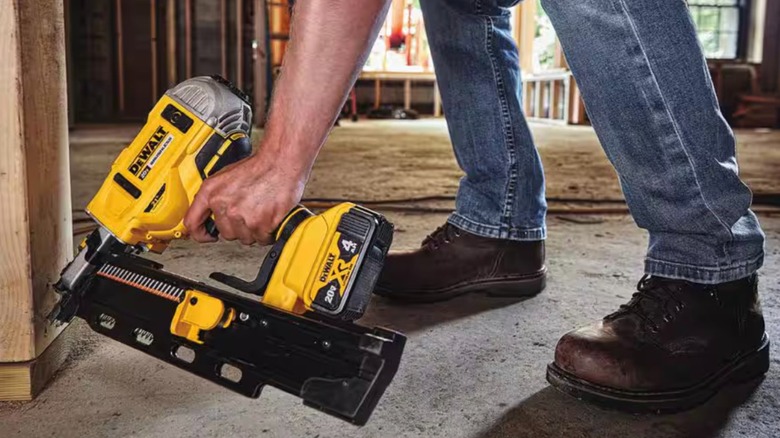 20V Max 21-degree Framing Nailer in use