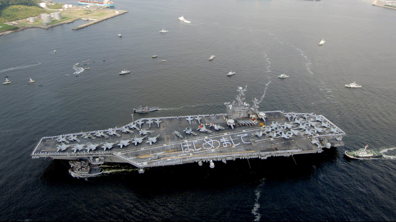 USS George Washington CVN-73 pulling into port