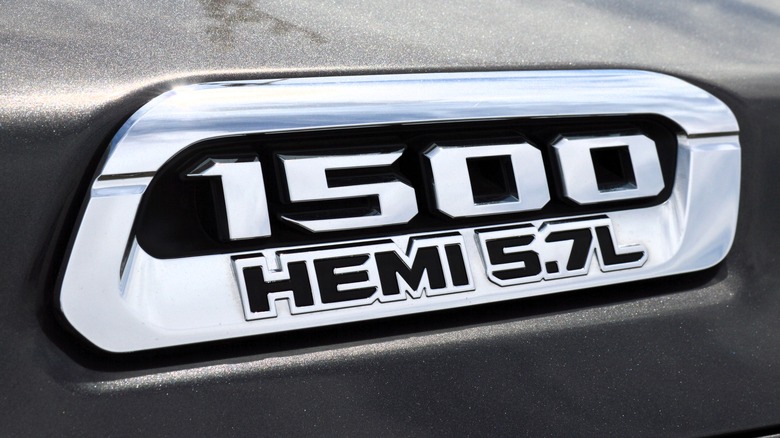 Hemi 5.7l badge